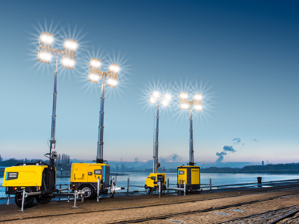 HiLight LED light tower in harbour